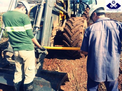 Treinamento para eliminação do uso marretas convencionais nas manutenções mecânicas dos equipamentos florestais.