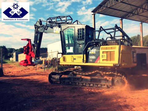 Manutenção no Feller Buncher - Cat. 320D 2.